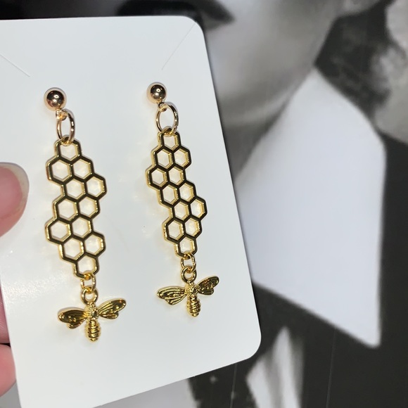 New Hand Crafted Bee 🐝 Earrings Post n’ Dangle - Picture 3 of 8